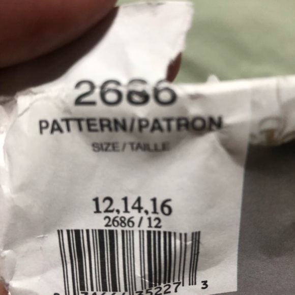 Vintage vogue 2686 , sizes 12-16- Tom and Linda Platt - dress, to, pants, jacket - Picture 3 of 10